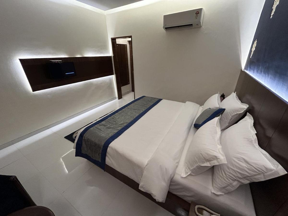 Hotel Gautam Lonavala Eksteriør billede